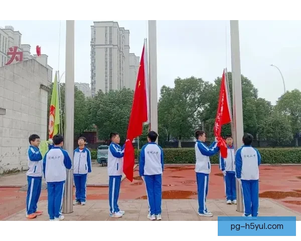 国旗升起映照青春梦想意义之光 国旗升起映照青春梦想意义之光